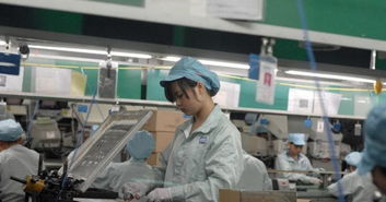 电子厂打工仔曝光收入，网友热议工资与付出是否对等